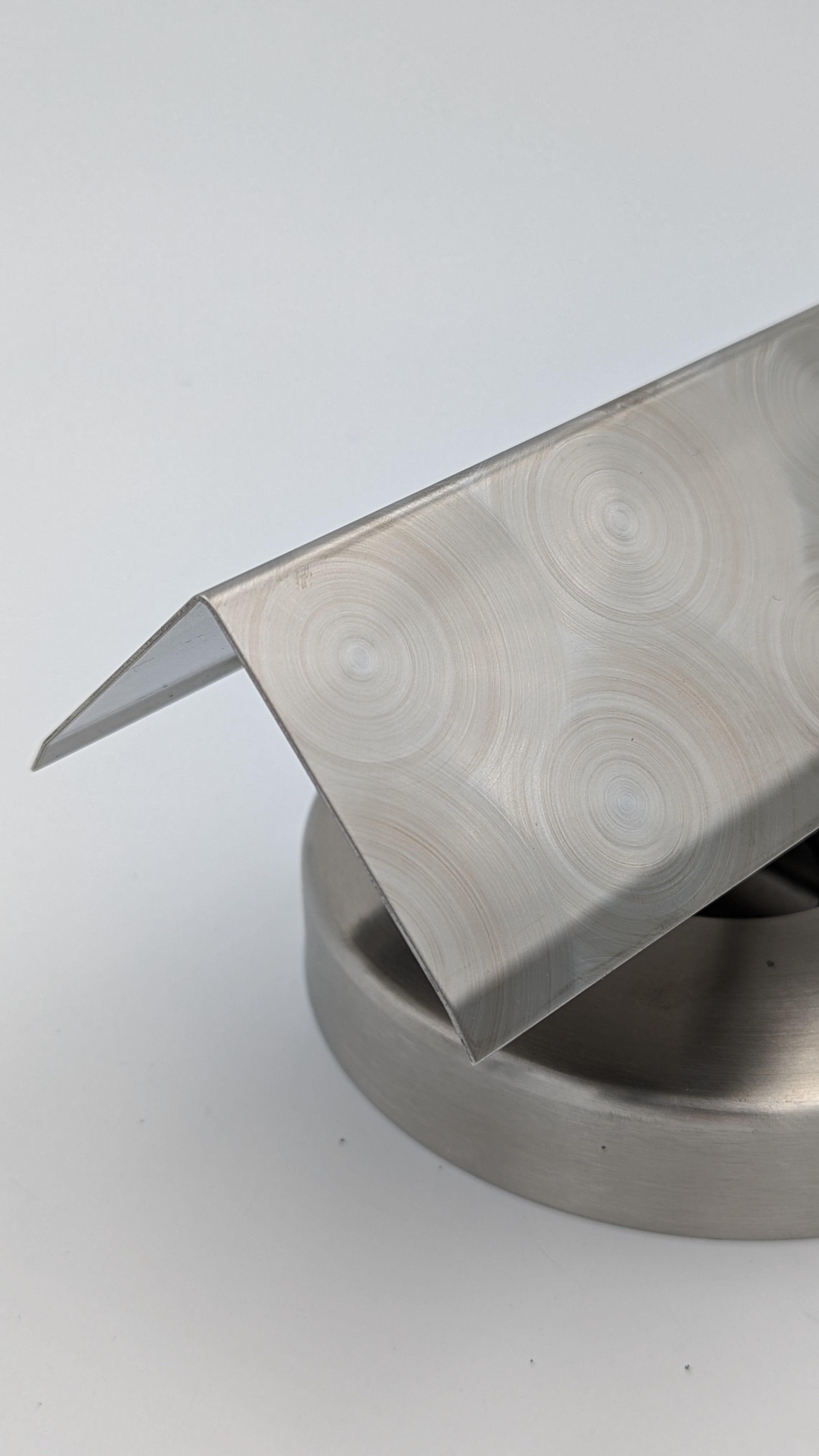 SG Designbleche GmbH - Onlineshop - Edelstahl Winkel D50 marmoriert 1,5mm